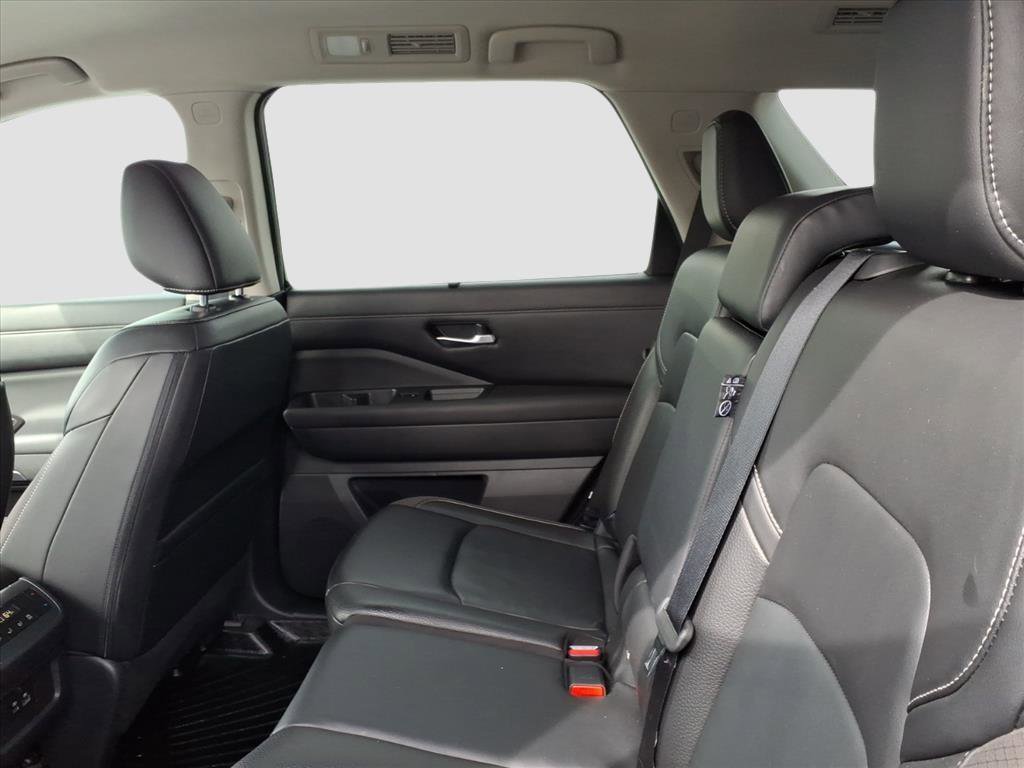 Used 2023 Nissan Pathfinder SL image 9