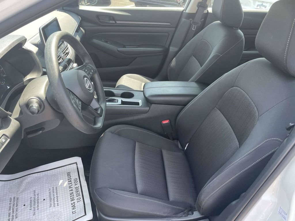 Used 2025 Nissan Altima 2.5 S FWD image 13