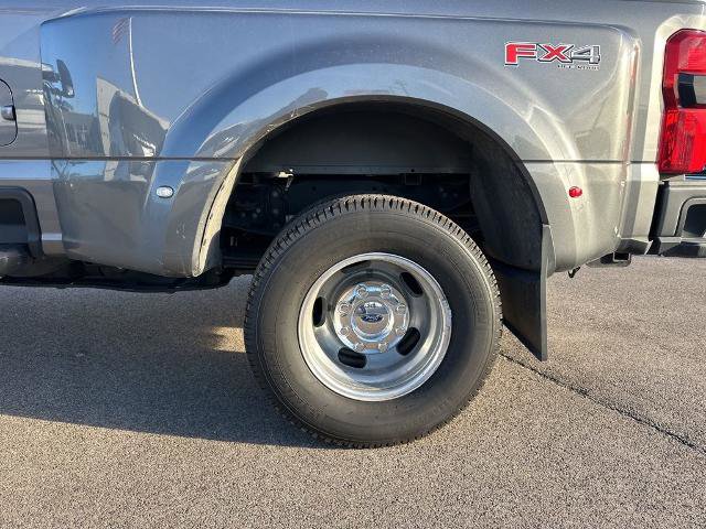 Certified 2024 Ford F350 Platinum w/ FX4 Off-Road Package image 18