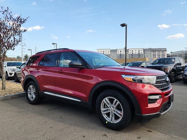 Certified 2021 Ford Explorer XLT w/ Equipment Group 202A AWD/4WD image 1