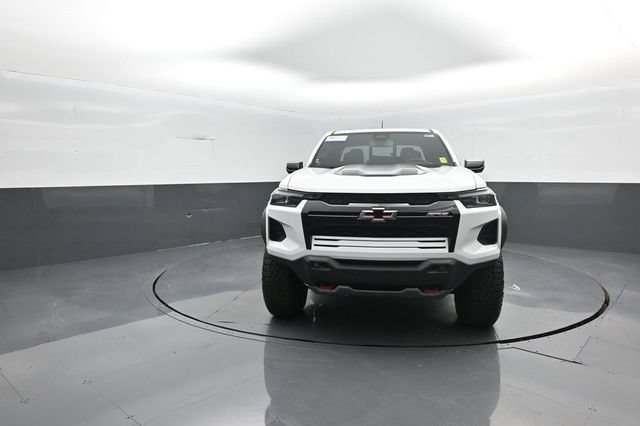 Used 2024 Chevrolet Colorado ZR2 w/ Safety Package AWD/4WD image 3