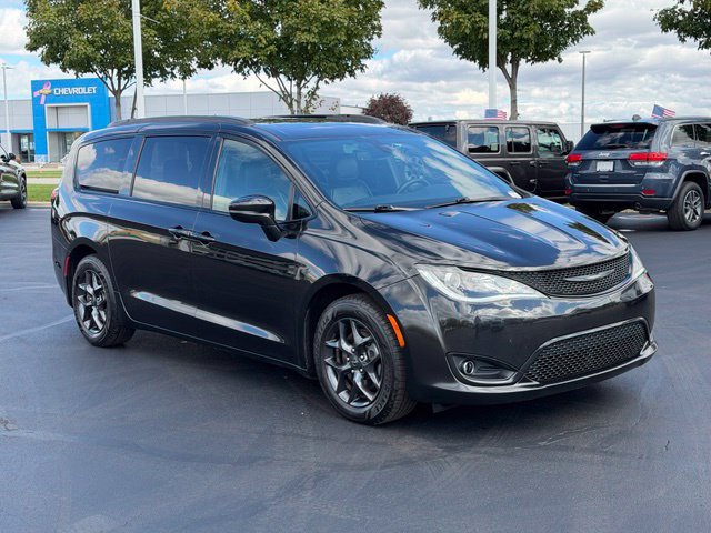 Used 2020 Chrysler Pacifica Limited w/ S Appearance Package FWD image 2