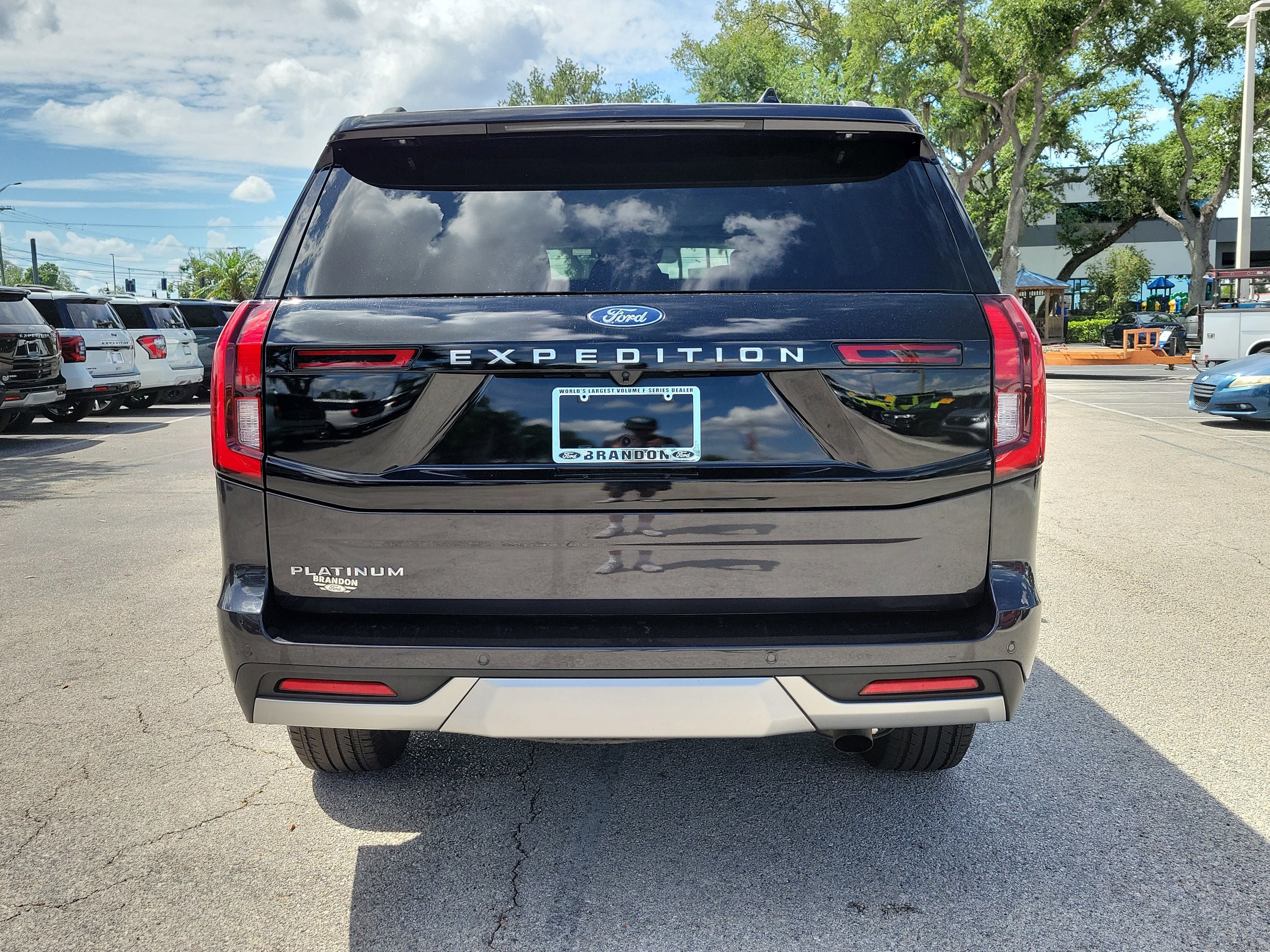 Certified 2025 Ford Expedition Platinum w/ Driver's Package AWD/4WD image 8