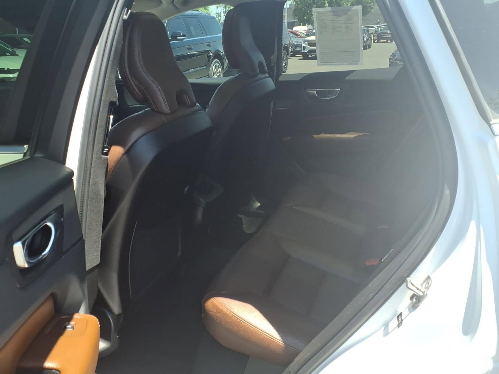 Used 2019 Volvo XC60 T5 Momentum w/ Premium Package AWD/4WD image 17