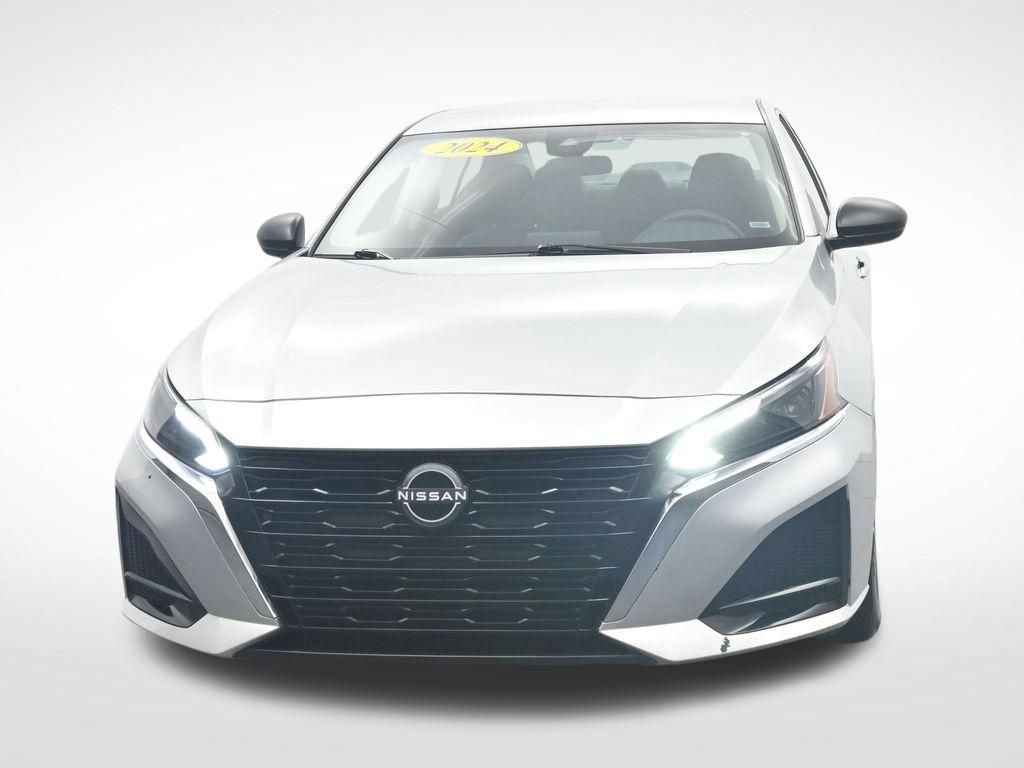 Used 2024 Nissan Altima 2.5 SV FWD image 2