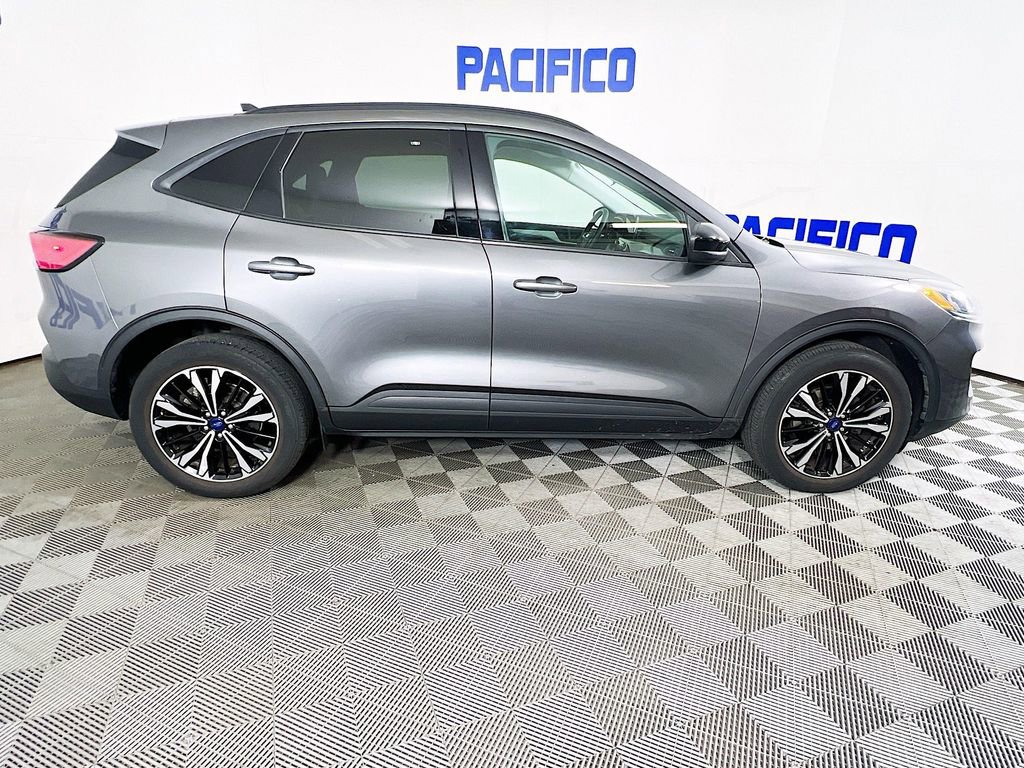 Certified 2022 Ford Escape SE w/ SE Sport Appearance Package AWD/4WD image 9