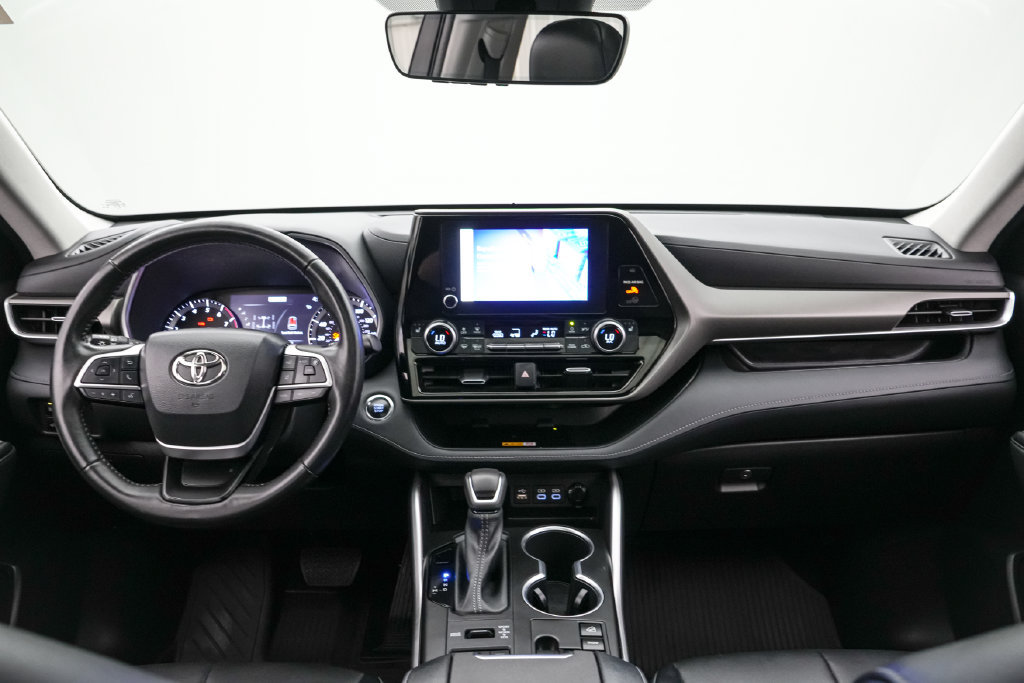 Used 2023 Toyota Highlander XLE AWD/4WD image 14