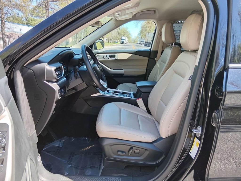Certified 2024 Ford Explorer XLT w/ Equipment Group 202A AWD/4WD image 15
