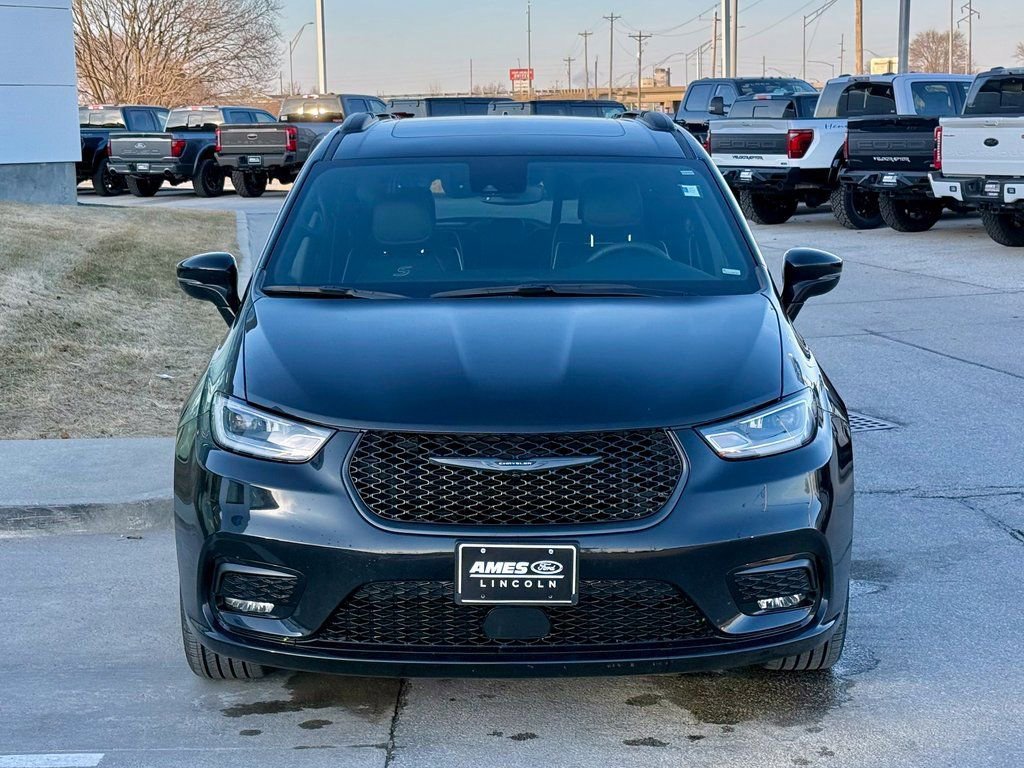 Used 2025 Chrysler Pacifica Limited image 7