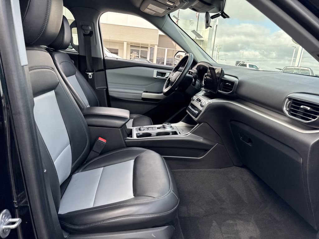 Certified 2022 Ford Explorer XLT w/ Equipment Group 202A image 13