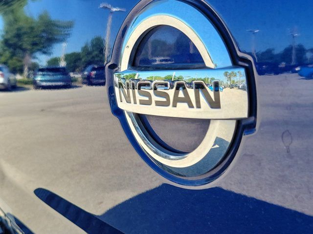 Used 2021 Nissan Titan SV w/ SV Convenience Package image 12