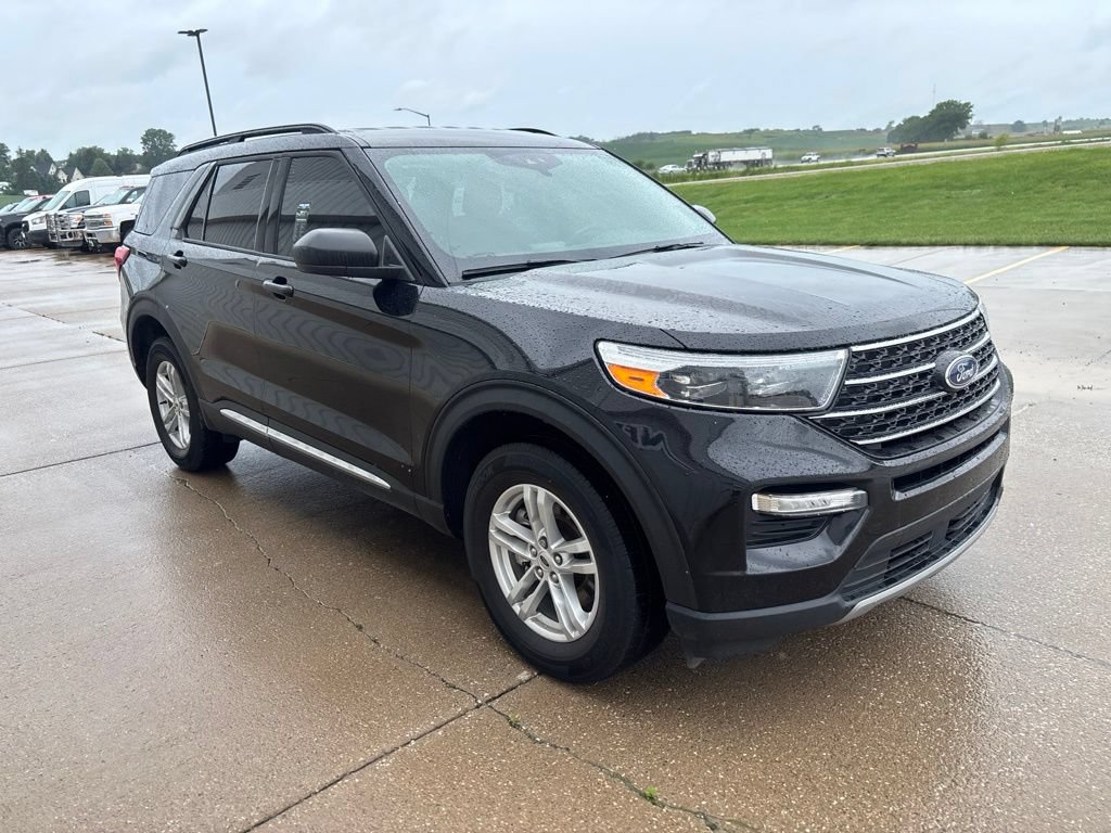 Certified 2024 Ford Explorer XLT w/ Equipment Group 202A AWD/4WD image 3