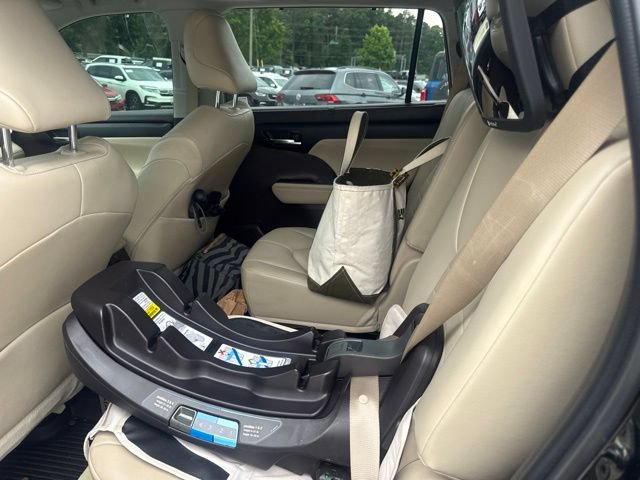 Used 2021 Toyota Highlander XLE FWD image 35