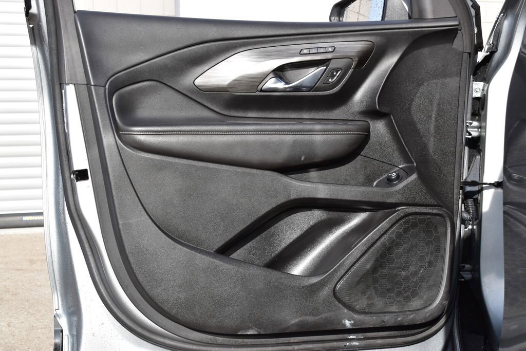 Used 2023 GMC Terrain SLT image 8