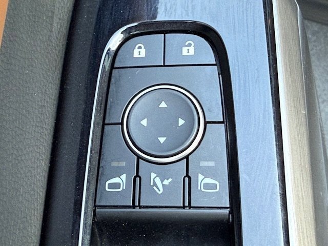 Used 2023 Nissan Pathfinder Platinum image 19