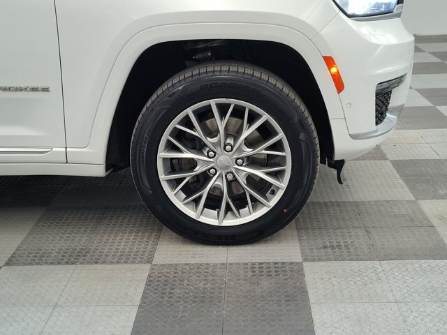 Used 2023 Jeep Grand Cherokee L Summit AWD/4WD image 15