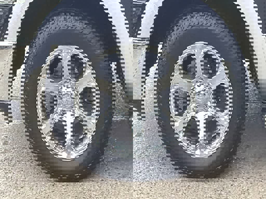 Used 2018 RAM 1500 Laramie w/ Convenience Group image 9