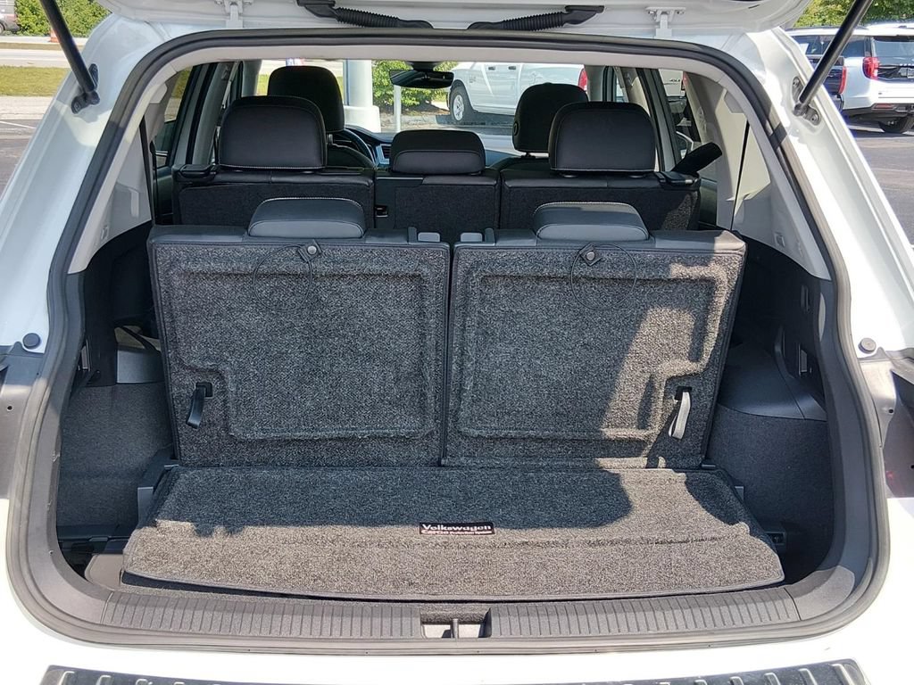 Used 2023 Volkswagen Tiguan SE w/ Panoramic Sunroof Package FWD image 17