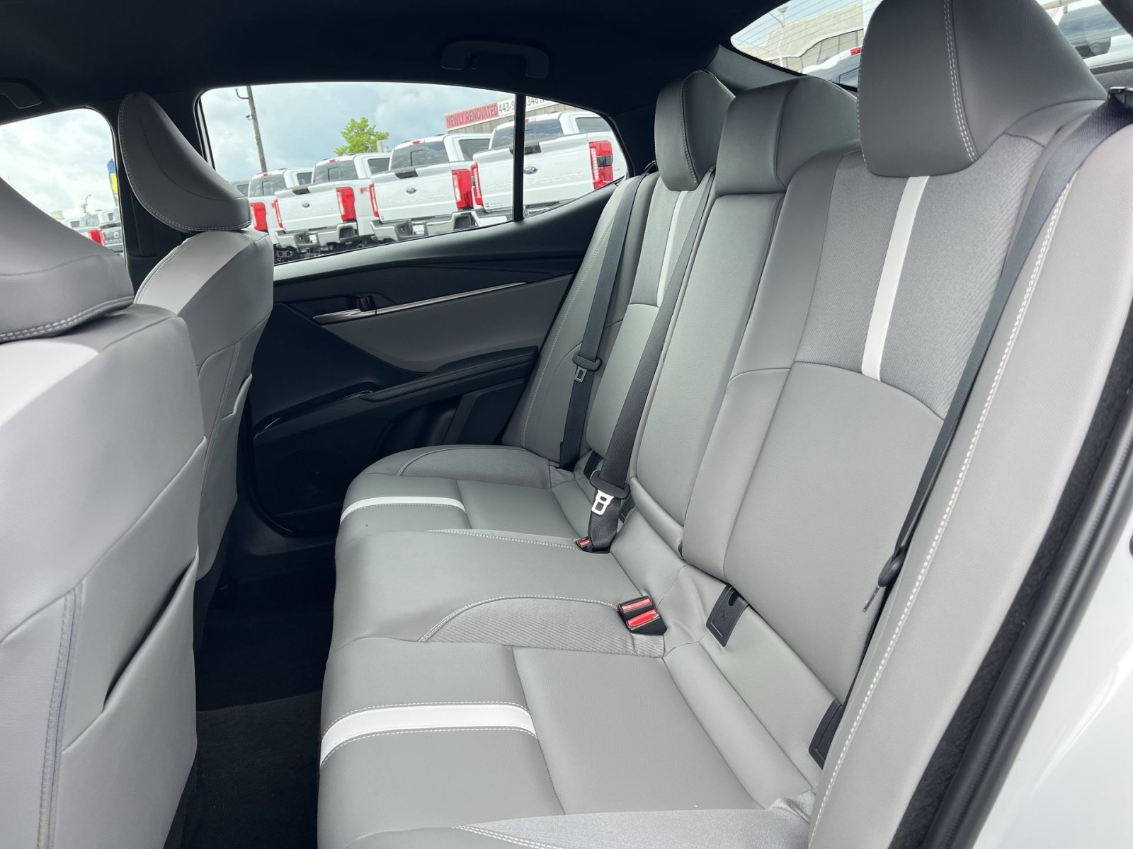 Used 2025 Toyota Camry LE AWD/4WD image 31