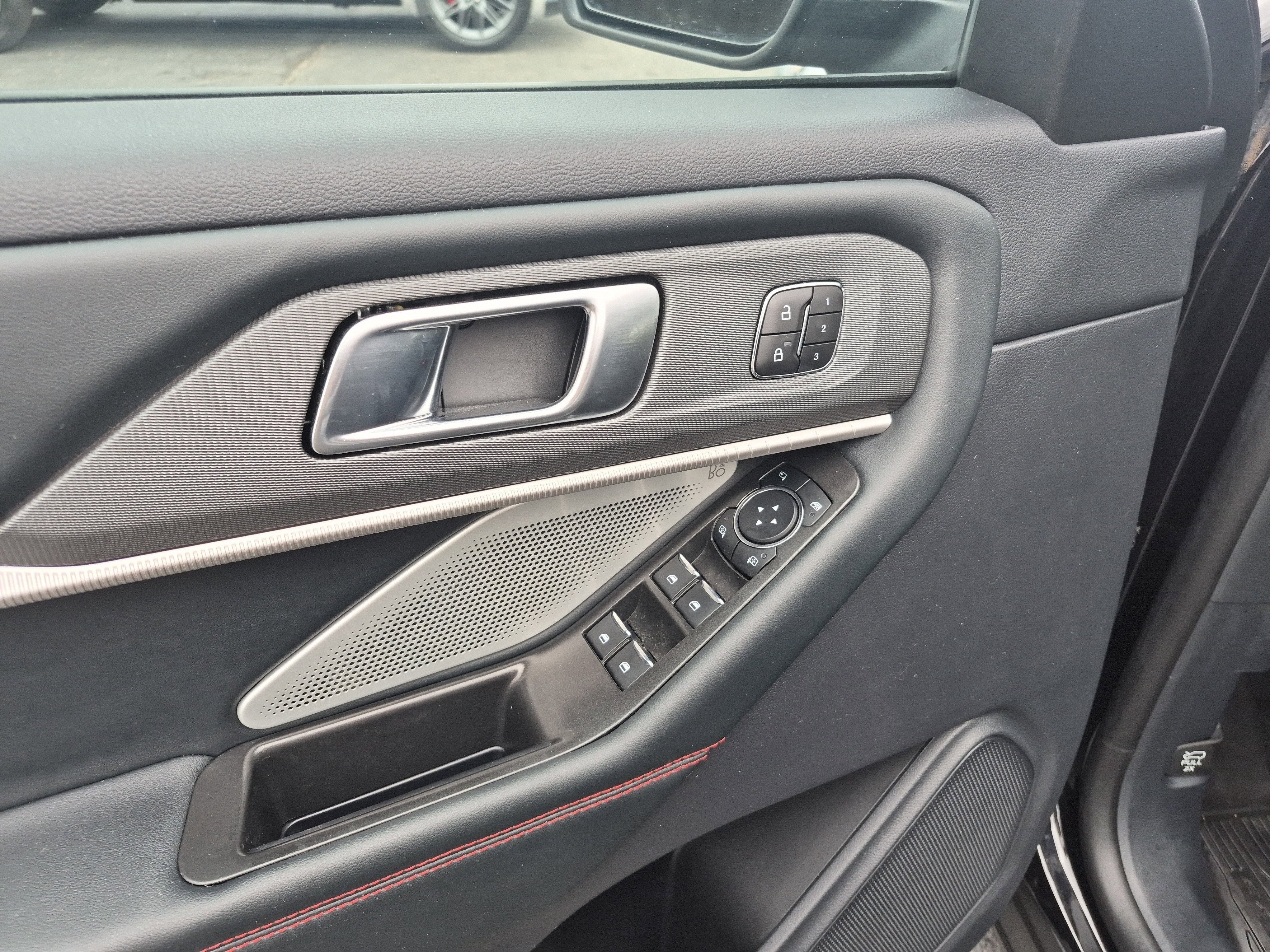 Certified 2025 Ford Explorer ST image 11