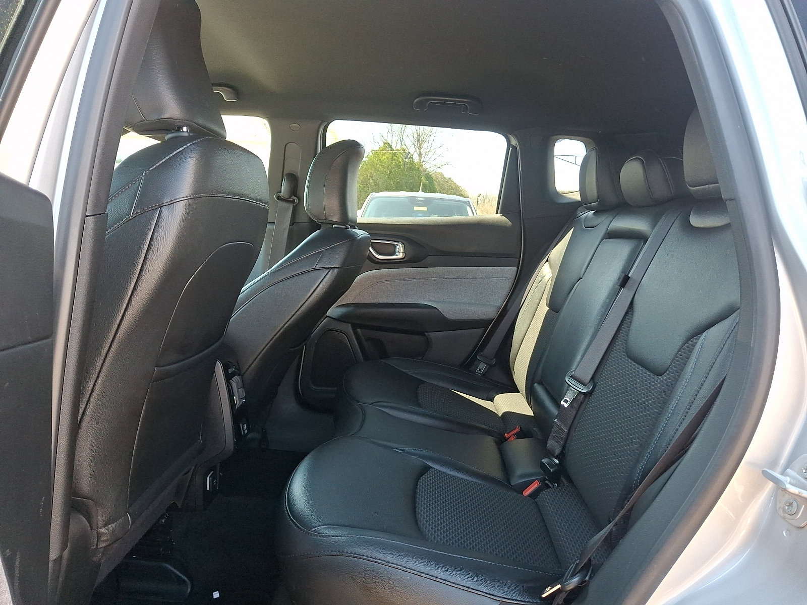 Used 2024 Jeep Compass Latitude AWD/4WD image 11