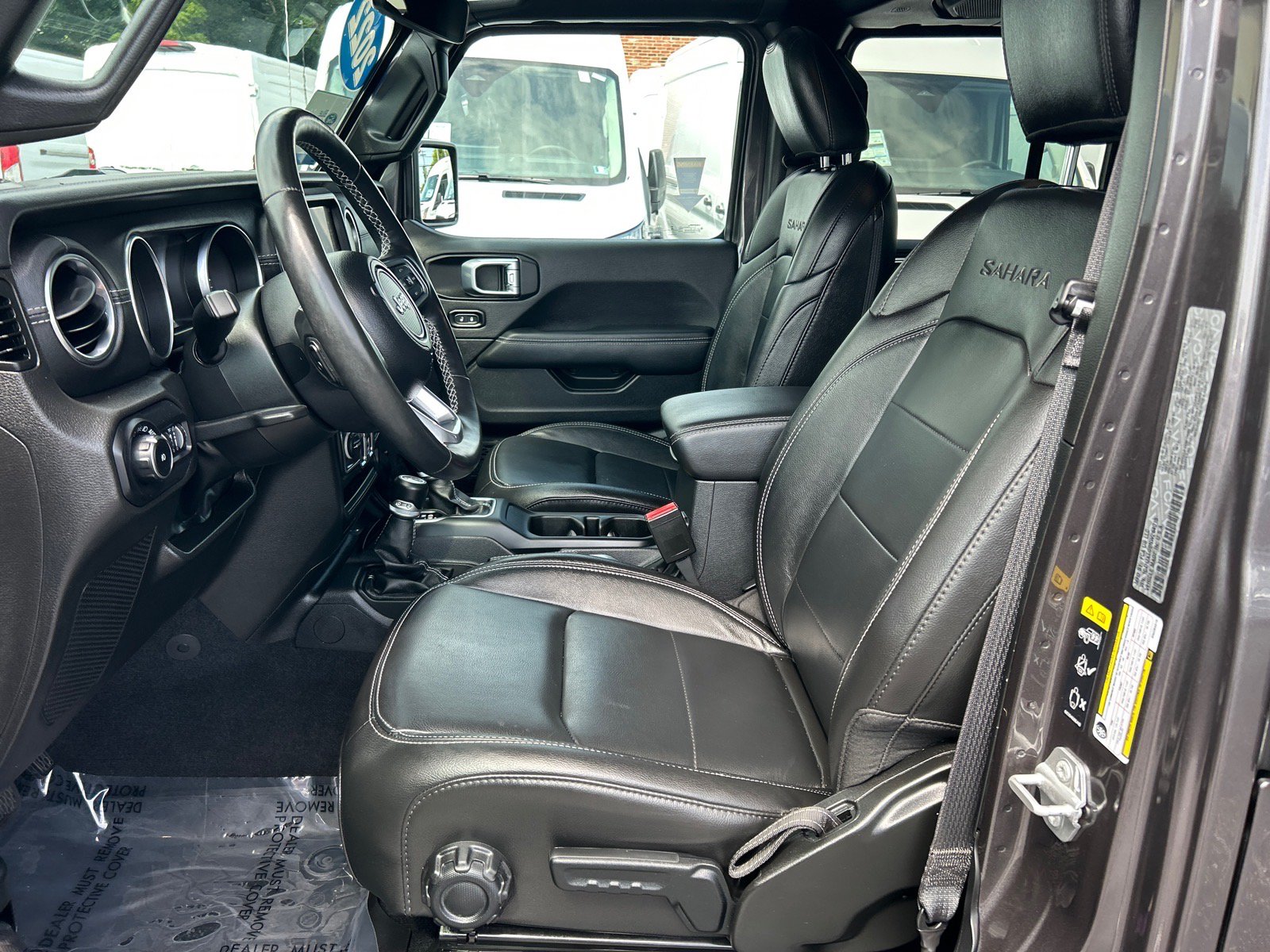 Used 2022 Jeep Wrangler Unlimited Sahara w/ Cold Weather Group AWD/4WD image 8