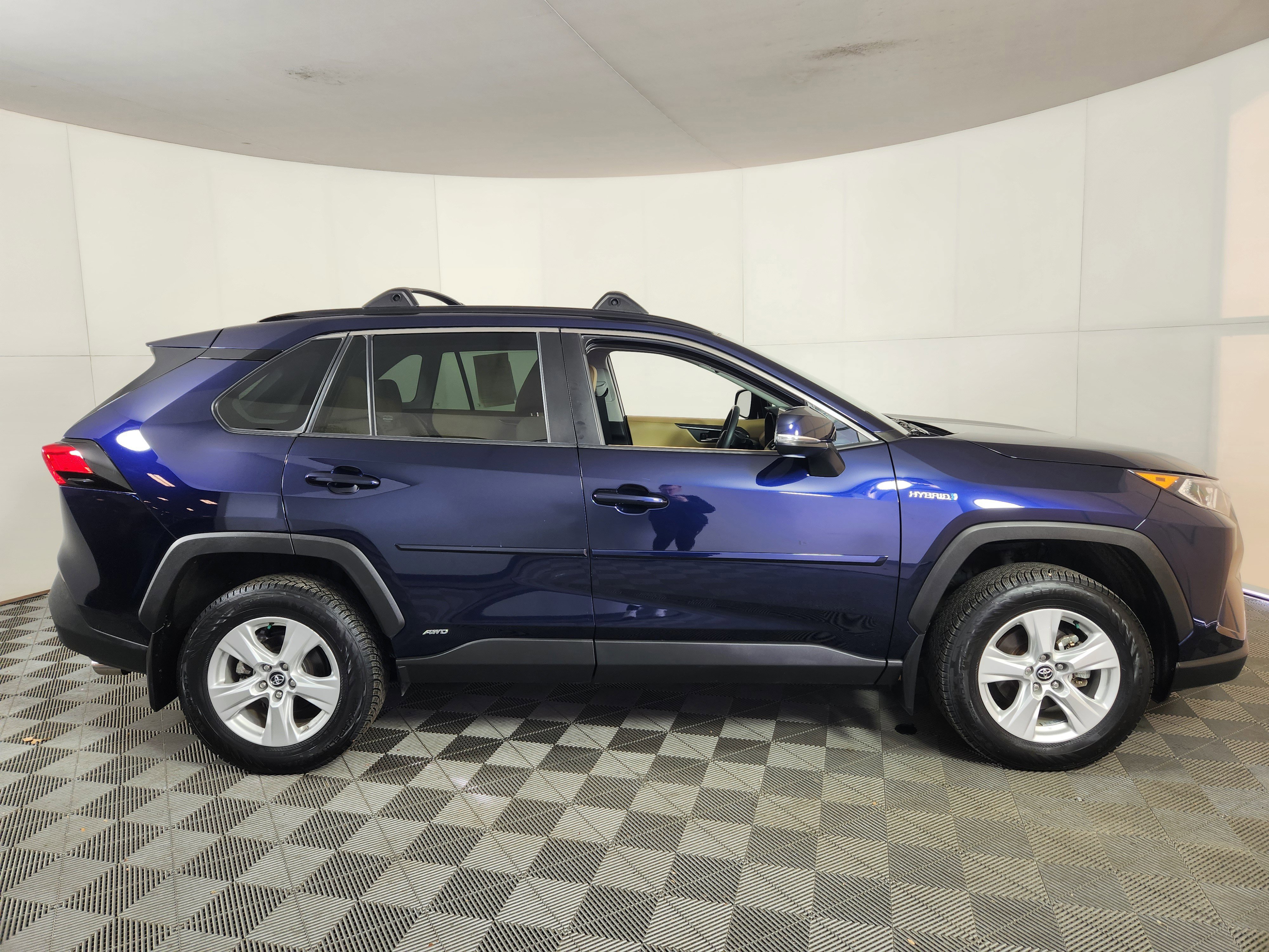 Used 2020 Toyota RAV4 XLE image 6