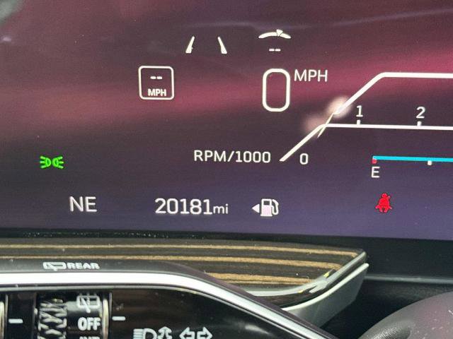 Used 2025 Cadillac Escalade ESV Premium Luxury RWD image 3