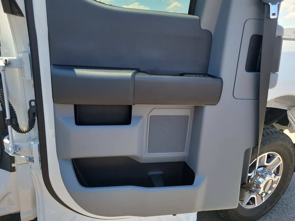 Certified 2025 Ford F350 XLT w/ FX4 Off-Road Package AWD/4WD image 9
