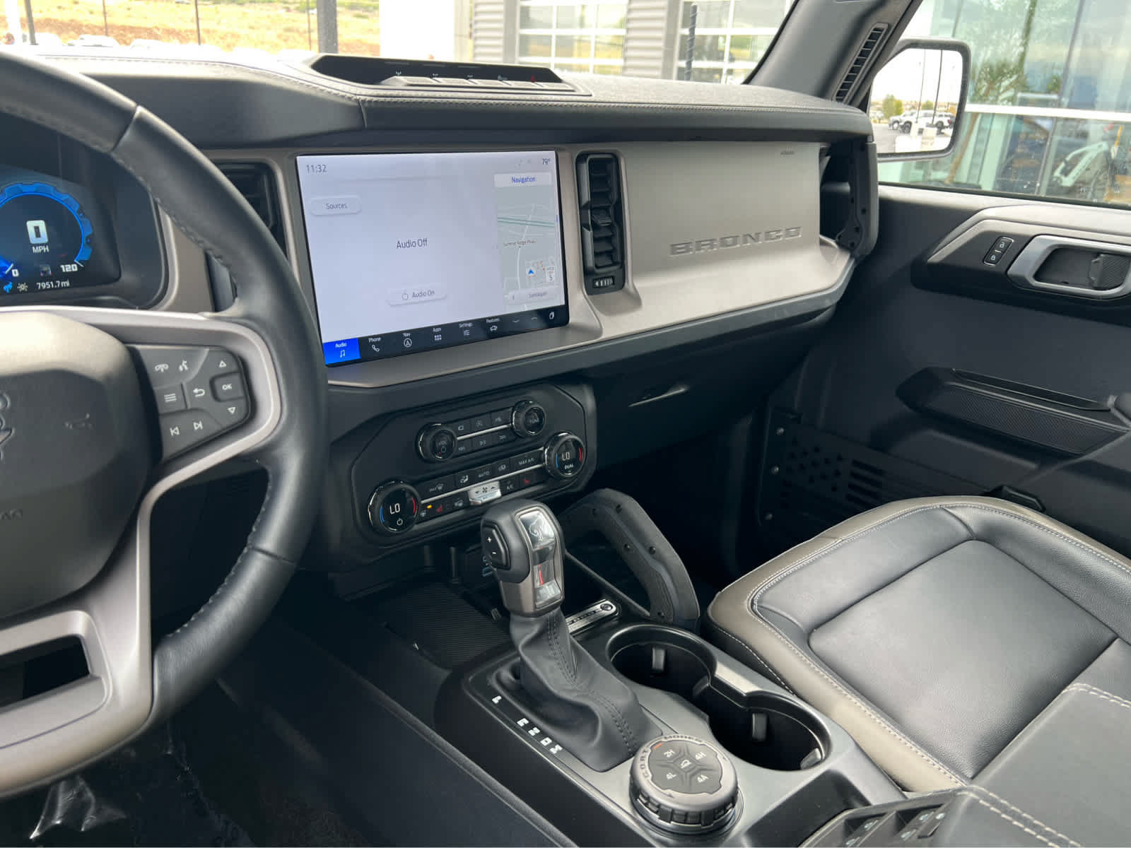 Certified 2025 Ford Bronco Outer Banks w/ Sasquatch Package AWD/4WD image 35