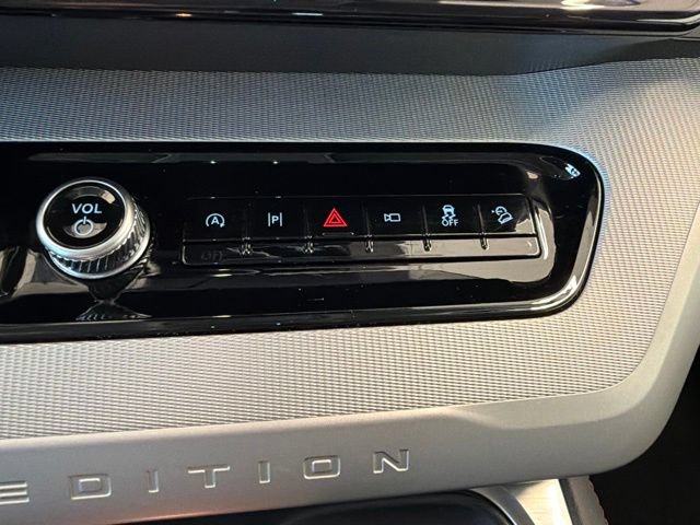 Certified 2025 Ford Expedition Active AWD/4WD image 29