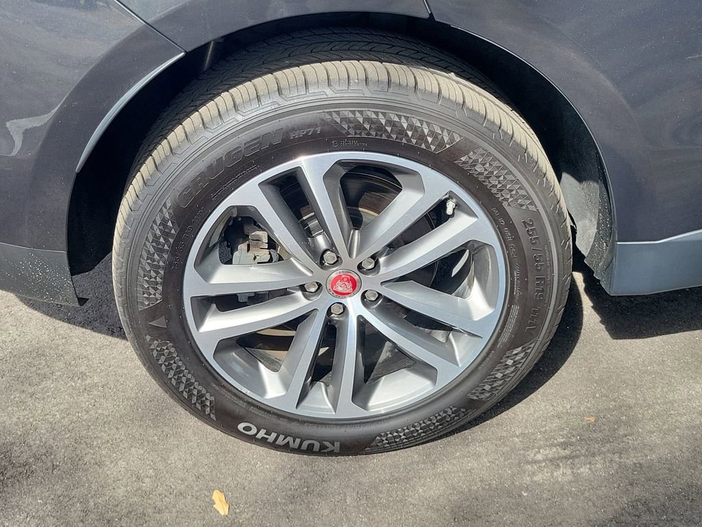 Used 2020 Jaguar F-PACE Premium image 5