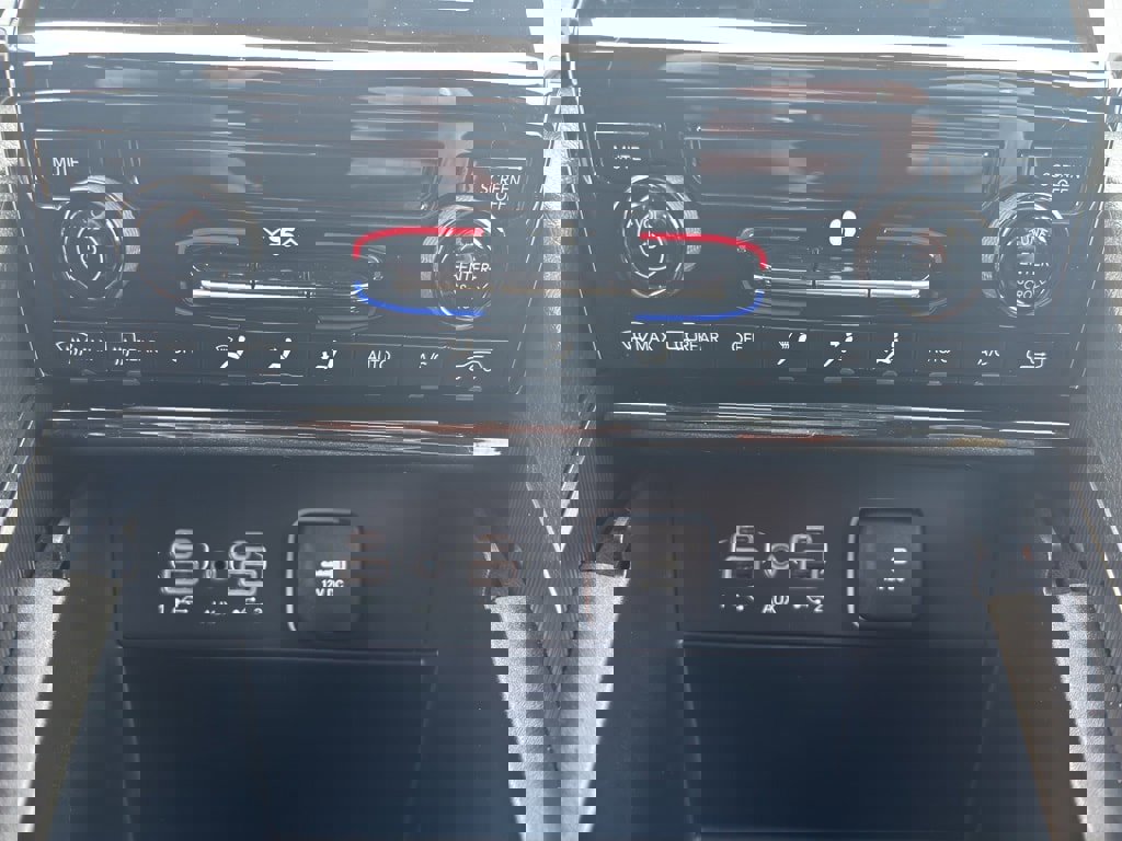 Used 2024 Jeep Grand Cherokee L Laredo image 22