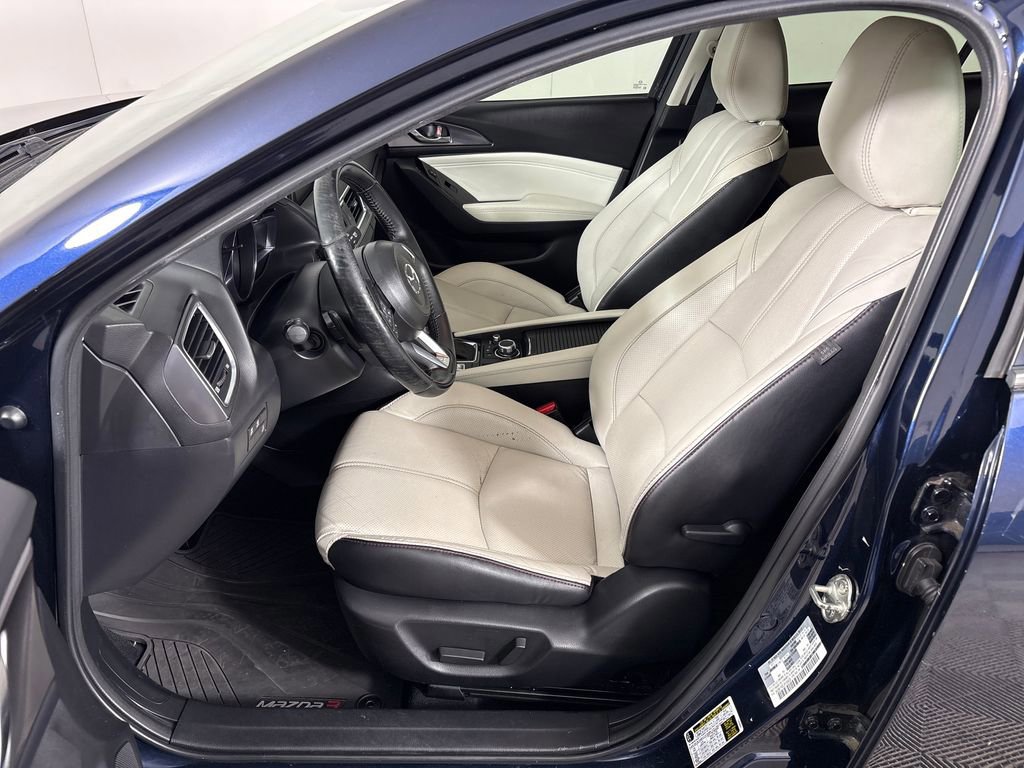 Used 2018 MAZDA MAZDA3 Grand Touring w/ Premium Equipment Package FWD image 29