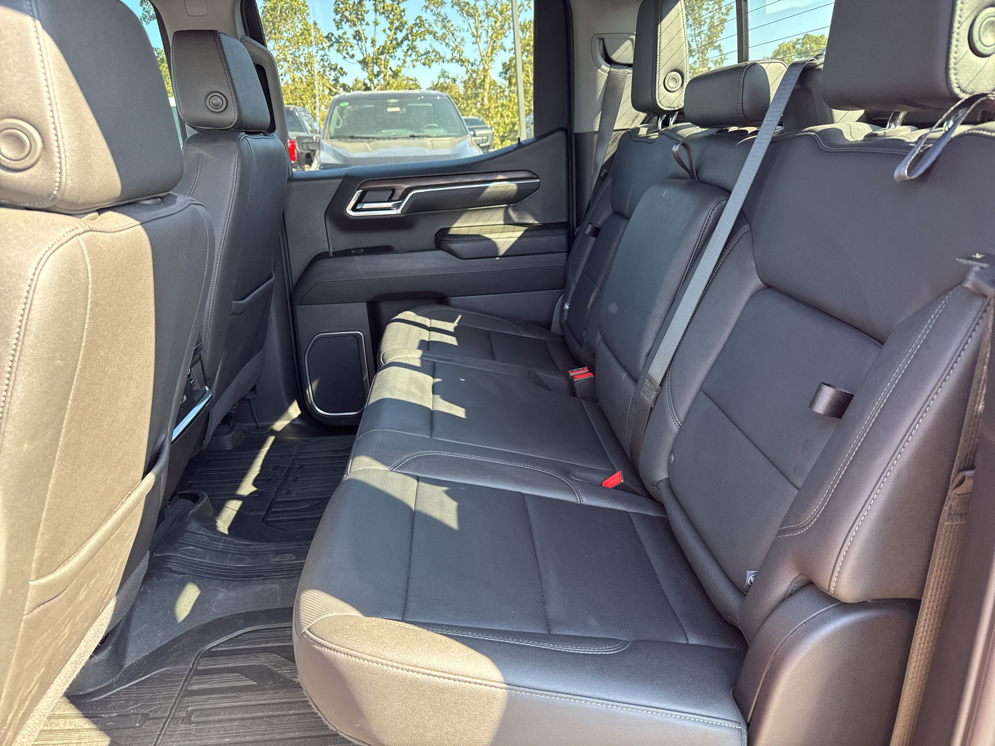 Used 2024 GMC Sierra 1500 SLT w/ SLT Premium Plus Package AWD/4WD image 12