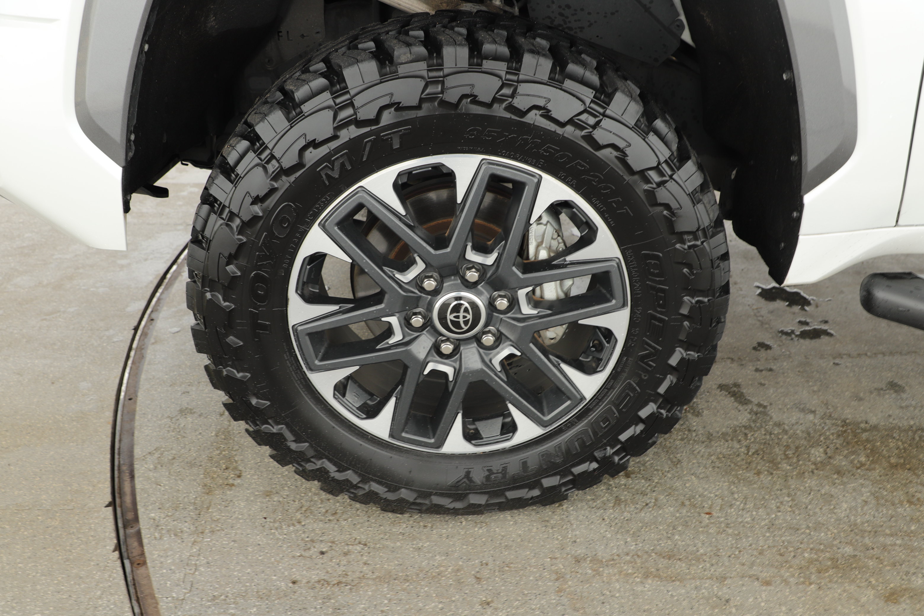 Used 2023 Toyota Tundra Limited w/ Power Package AWD/4WD image 5