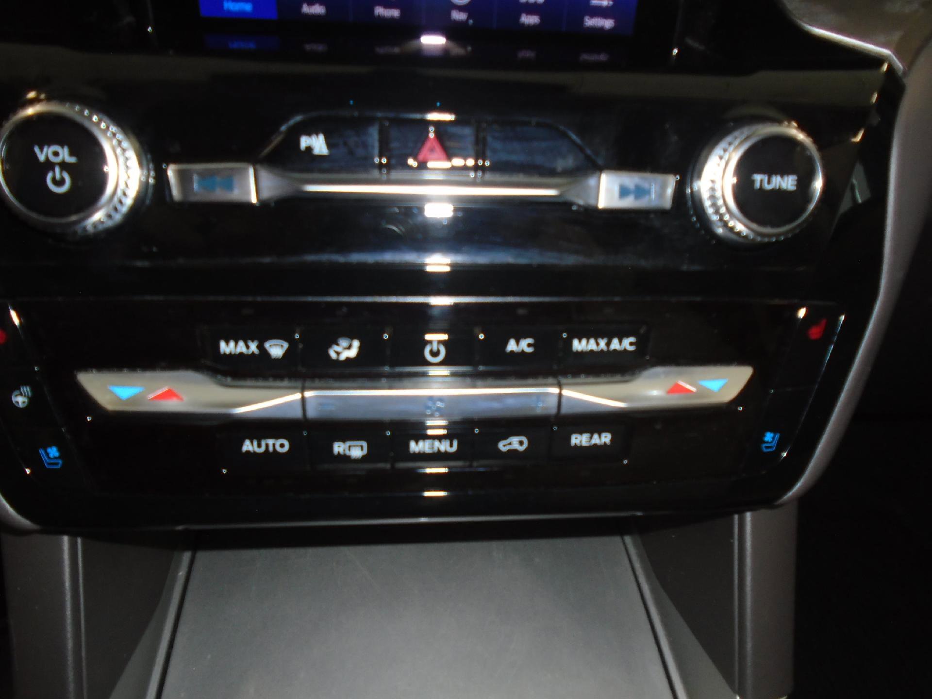 Certified 2023 Ford Explorer Platinum w/ Technology Package AWD/4WD image 10