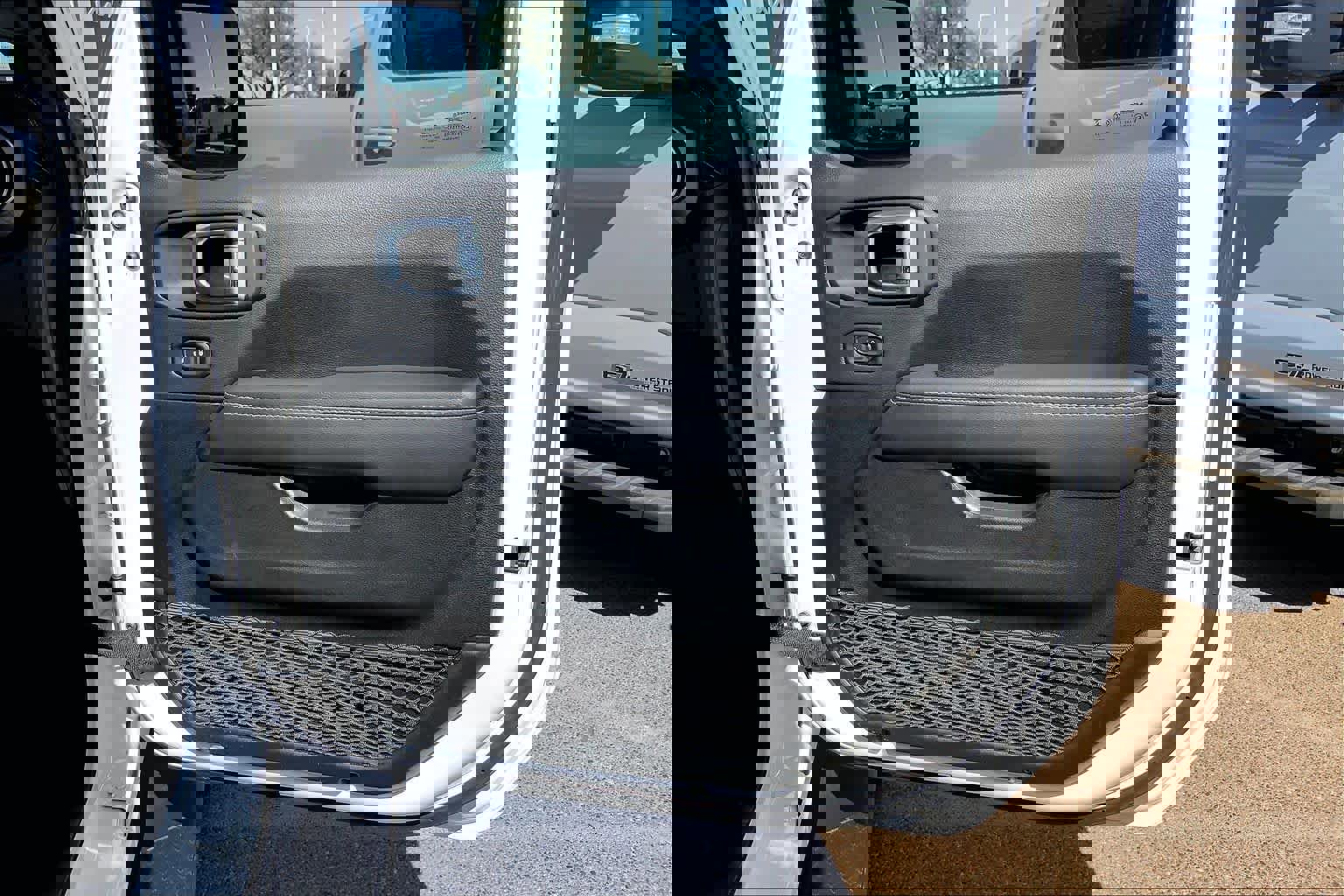 Used 2022 Jeep Gladiator Overland w/ Trailer Tow Package image 23