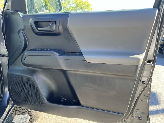 Used 2020 Toyota Tacoma SR AWD/4WD image 29