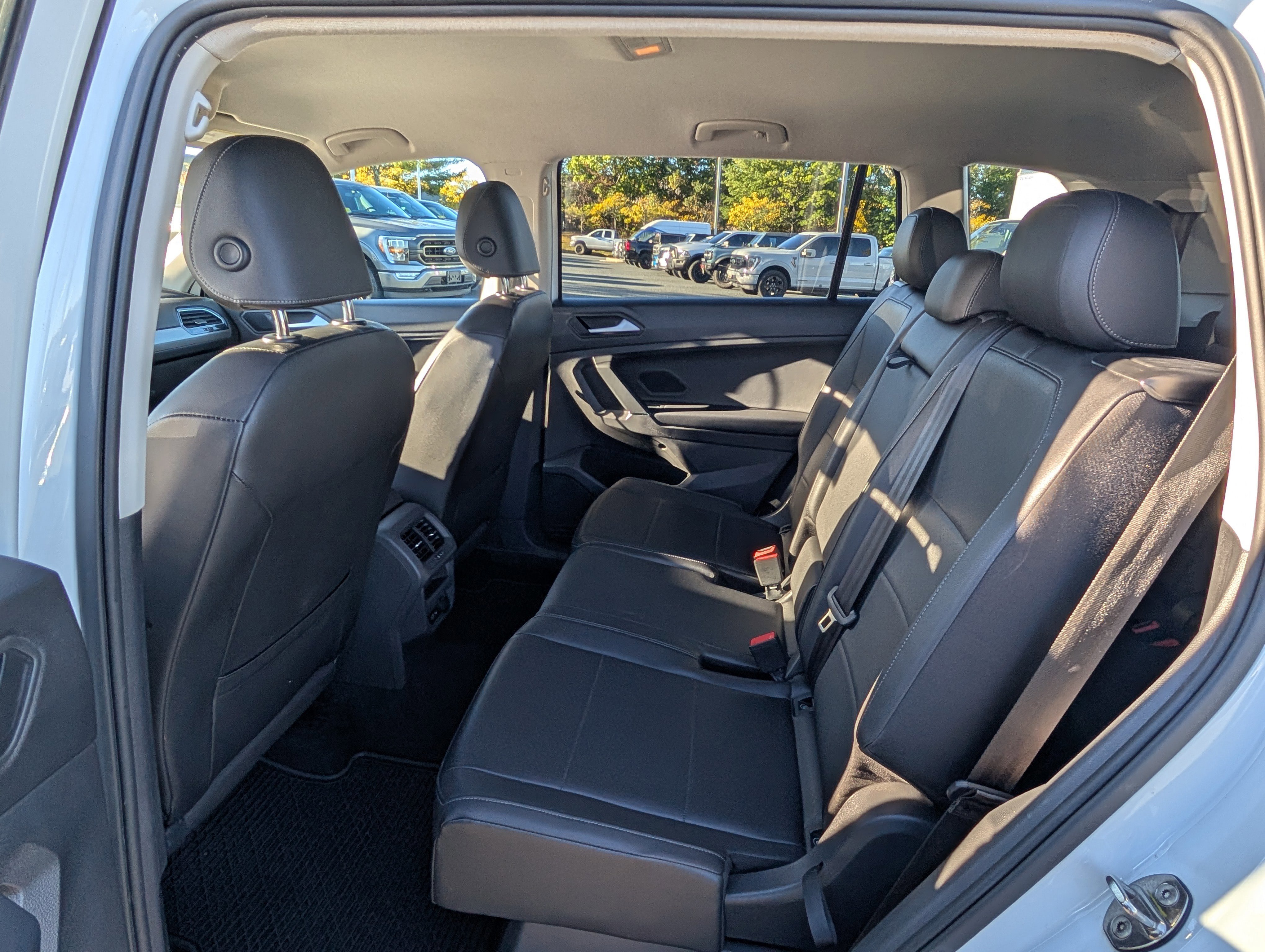 Used 2020 Volkswagen Tiguan SE image 14