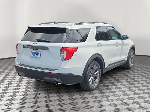 Certified 2021 Ford Explorer XLT w/ Equipment Group 202A RWD image 6