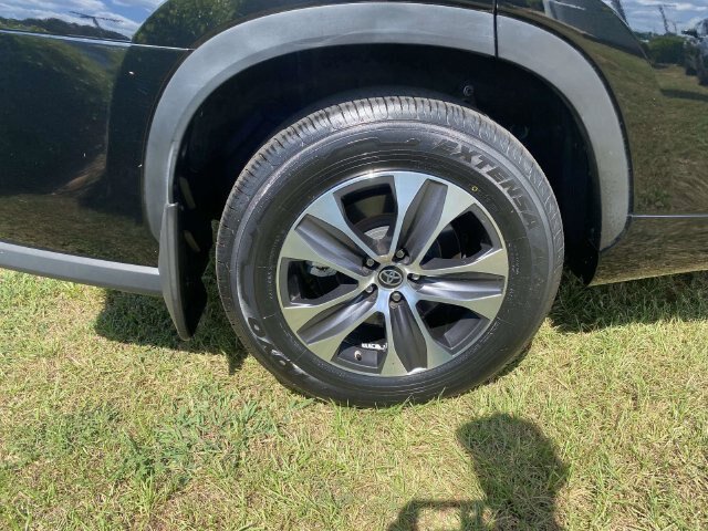 Used 2023 Toyota Highlander XLE FWD image 9