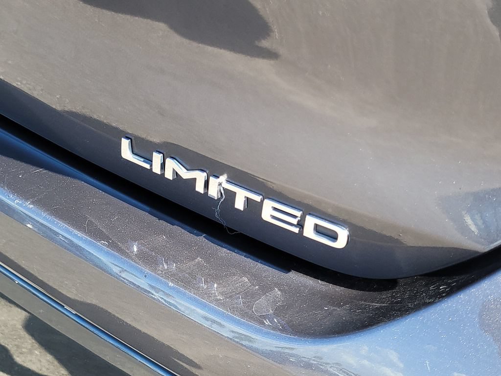 Used 2023 Toyota Highlander Limited FWD image 6