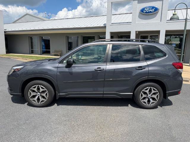 Used 2022 Subaru Forester Premium AWD/4WD image 2