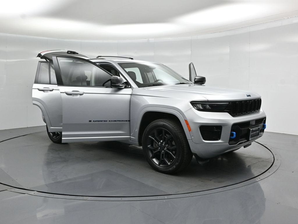 Used 2023 Jeep Grand Cherokee 30th Anniversary AWD/4WD image 33