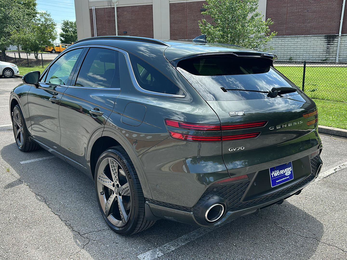 Used 2025 Genesis GV70 3.5T Sport w/ Sport Advanced Package AWD/4WD image 3