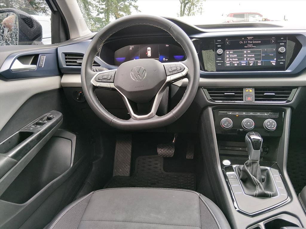 Used 2023 Volkswagen Taos SE w/ Panoramic Sunroof Package FWD image 11