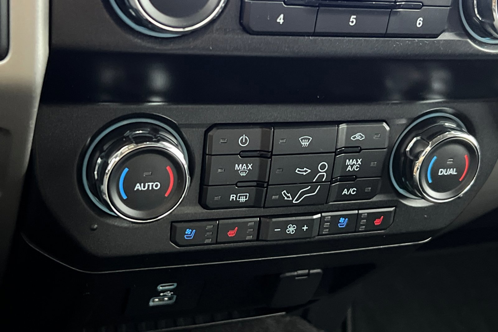 Certified 2020 Ford F350 Lariat image 21