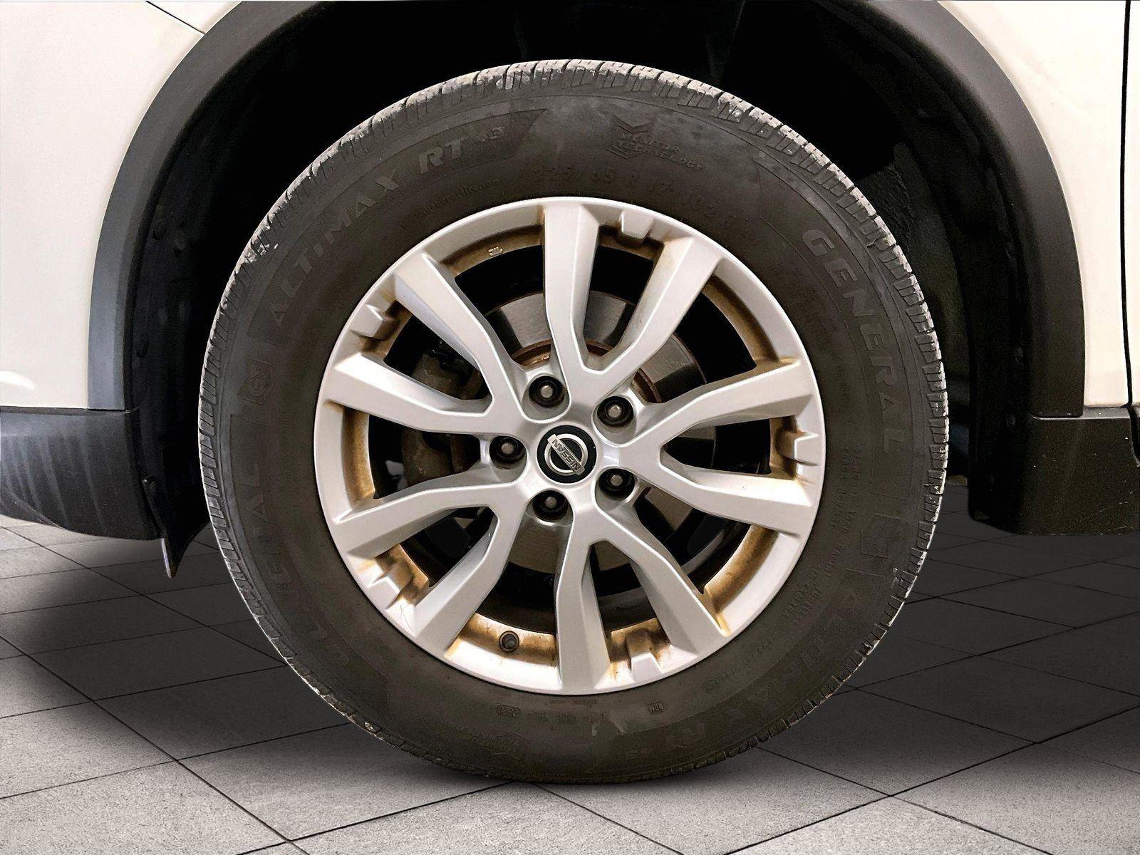 Used 2017 Nissan Rogue SV AWD/4WD image 8