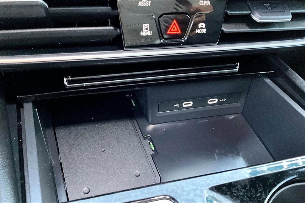 Used 2024 Volkswagen Atlas Cross Sport SE w/ Panoramic Sunroof Package image 27